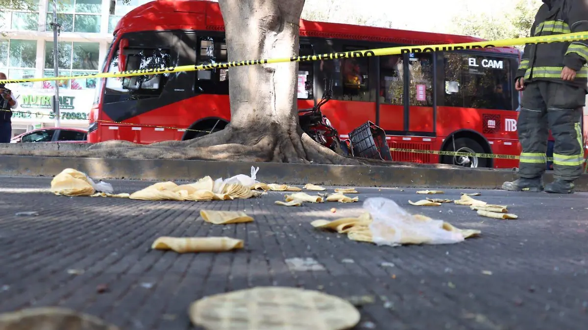 moto atropellado metrobus LUIS BARRERA.2